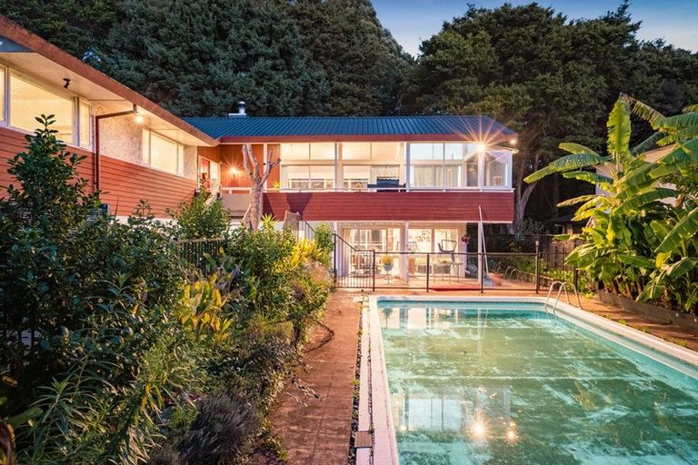 Photo of property in 27 Walpole Avenue, Hillpark, Auckland, 2102