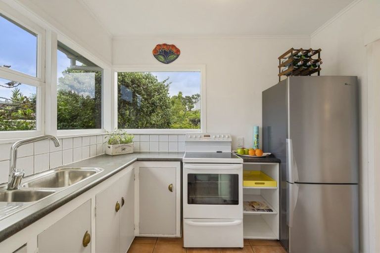 Photo of property in 2/2b Grove Road, Narrow Neck, Auckland, 0624