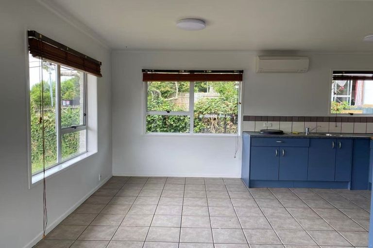 Photo of property in 1/106 Colwill Road, Massey, Auckland, 0614