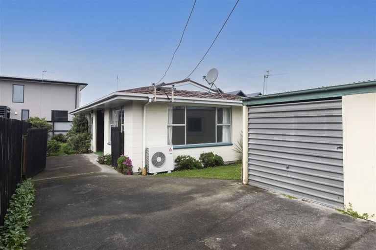 Photo of property in 2/1046 Colombo Street, St Albans, Christchurch, 8014