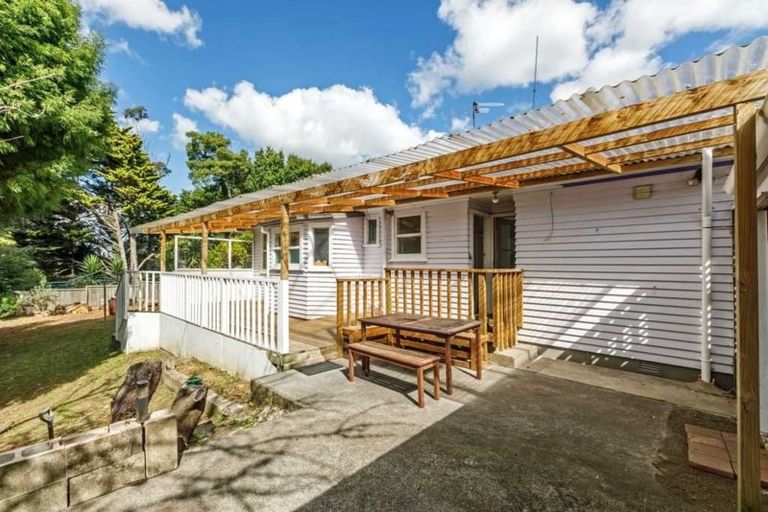 Photo of property in 49 Totaravale Drive, Totara Vale, Auckland, 0629