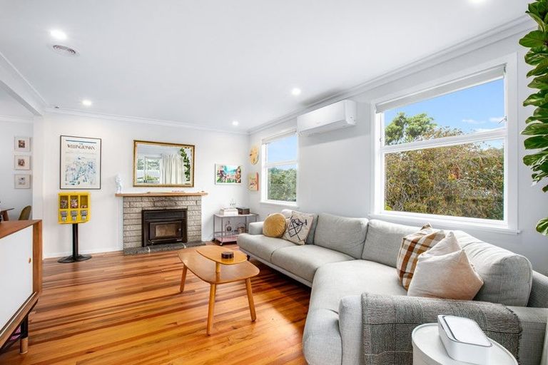 Photo of property in 23 Cara Crescent, Paparangi, Wellington, 6037