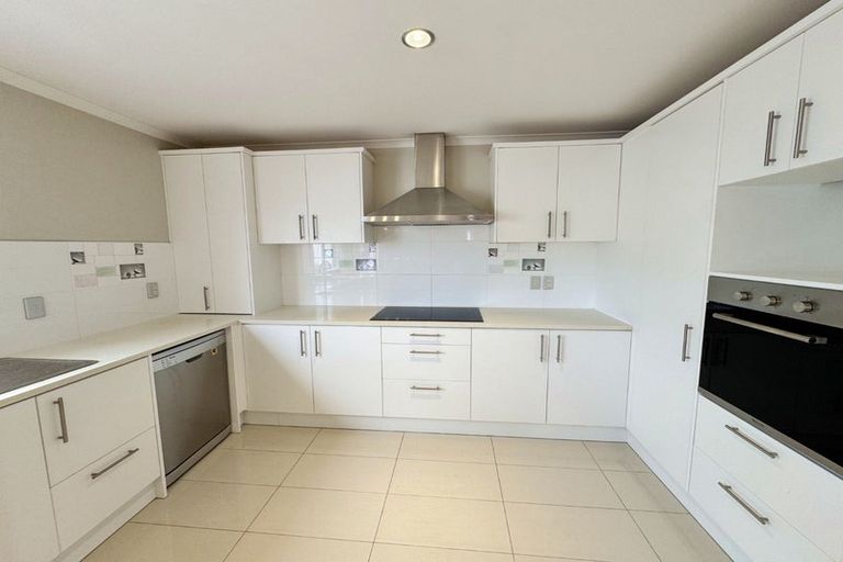 Photo of property in 29 Vino Cina Heights, Ranui, Auckland, 0612