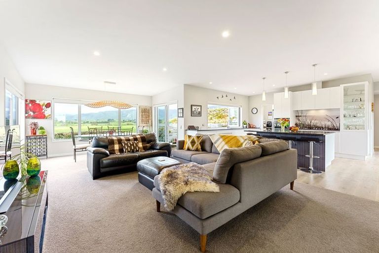 Photo of property in 25 Mahurenga Lane, Te Horo, Otaki, 5581