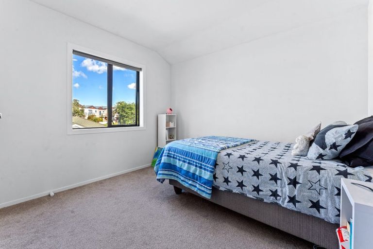 Photo of property in 8/36 John Jennings Drive, Oteha, Auckland, 0632