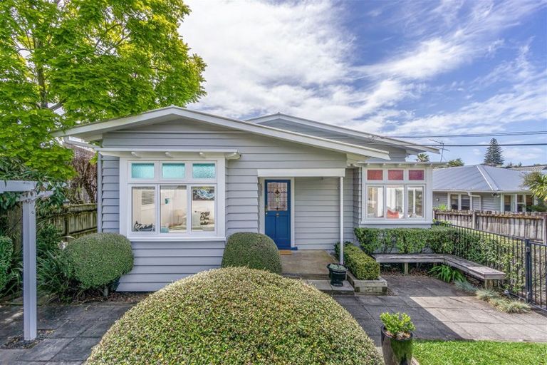 Photo of property in 1/35 Nile Road, Milford, Auckland, 0620