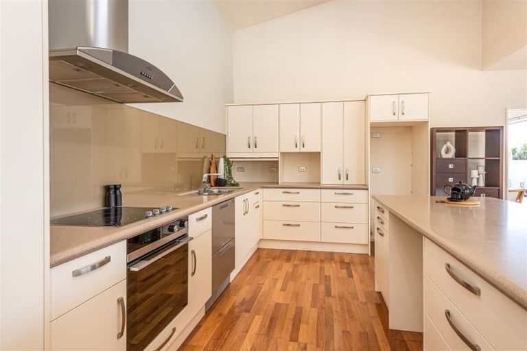 Photo of property in 40 Westpark Drive, Burnside, Christchurch, 8053