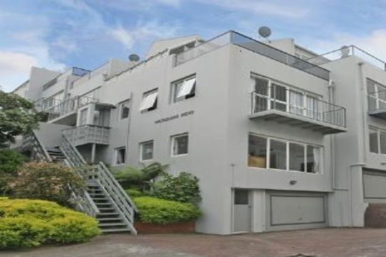 Photo of property in Mcfarlane Mews, 7/2 Mcfarlane Street, Mount Victoria, Wellington, 6011