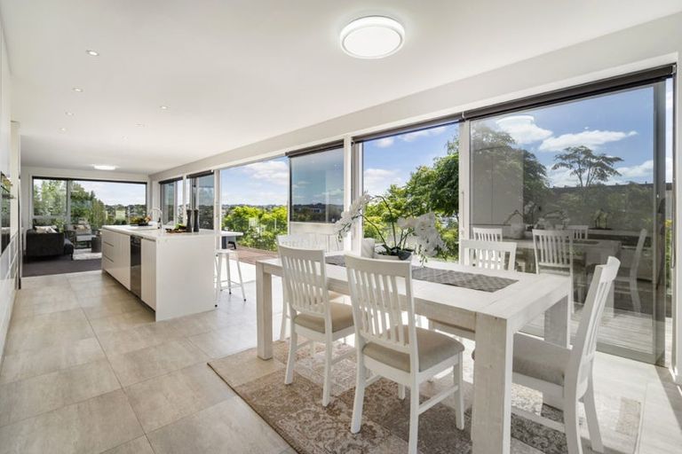 Photo of property in 1/14 Rothesay Bay Road, Rothesay Bay, Auckland, 0630