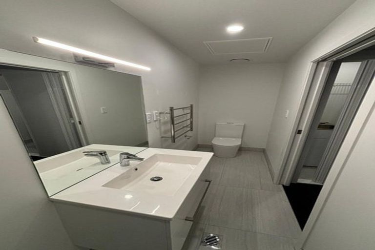 Photo of property in 8 Te Puketoka Lane, Mangere, Auckland, 2022