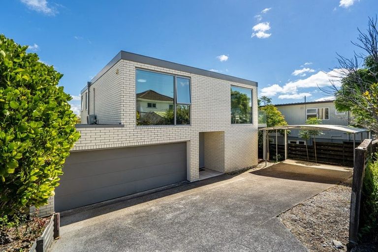 Photo of property in 1/14 Rothesay Bay Road, Rothesay Bay, Auckland, 0630