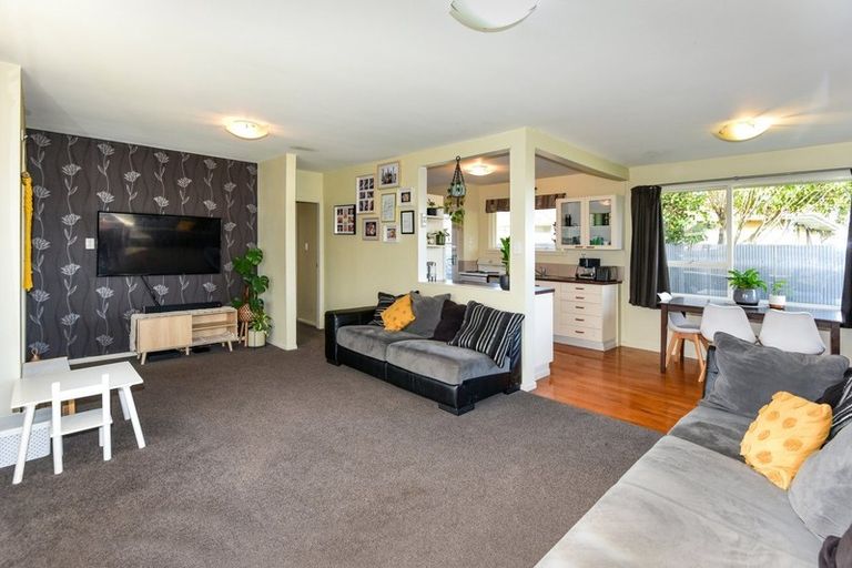 Photo of property in 15 Woodlands Place, Aranui, Christchurch, 8061