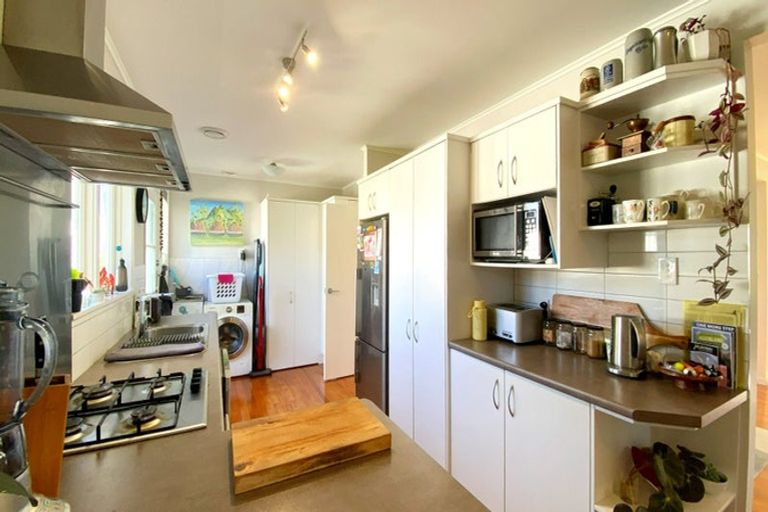 Photo of property in 17 Thomas Avenue, Te Atatu Peninsula, Auckland, 0610