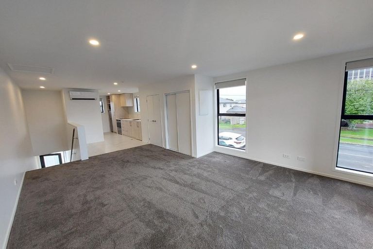 Photo of property in 2/87 Taikata Road, Te Atatu Peninsula, Auckland, 0610