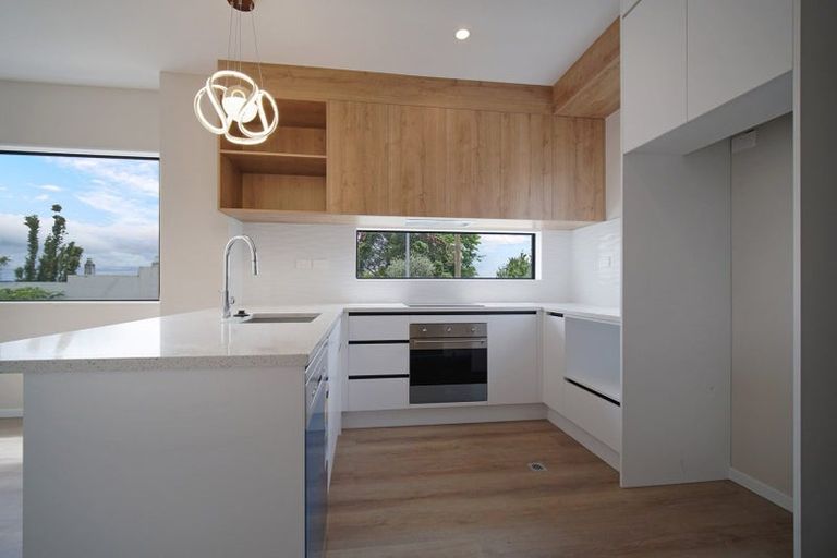 Photo of property in 95a Woodglen Road, Glen Eden, Auckland, 0602