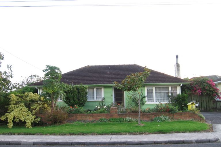 Photo of property in 13 Cornwall Street, Te Atatu South, Auckland, 0610