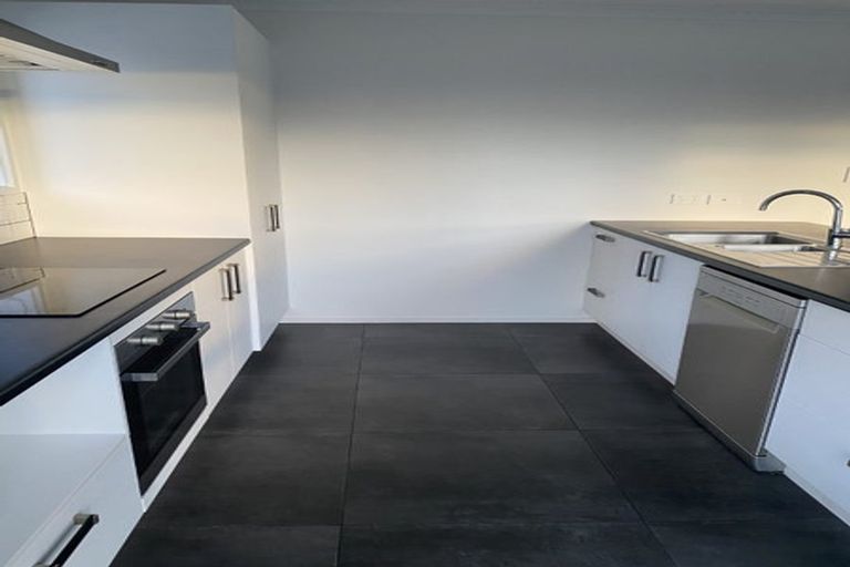 Photo of property in 8 Albatross Lane, Welcome Bay, Tauranga, 3112