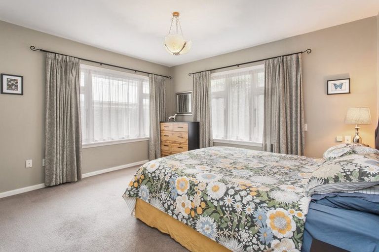 Photo of property in 33 Office Road, Merivale, Christchurch, 8014