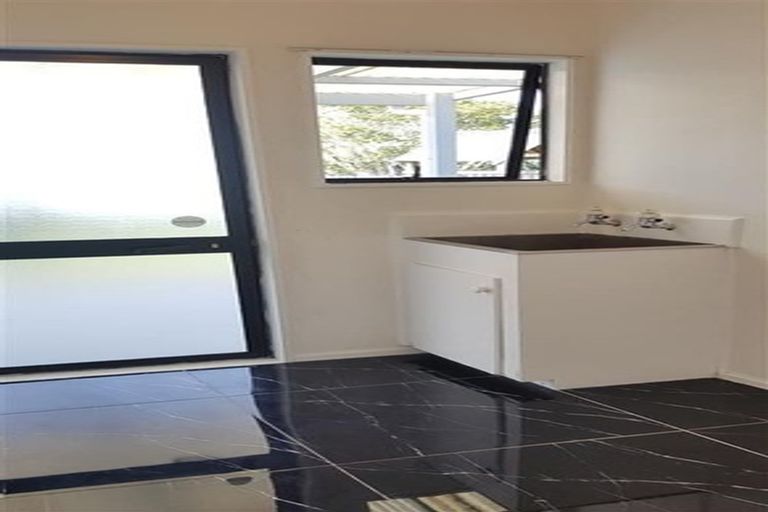 Photo of property in 17 Benchmark Drive, Massey, Auckland, 0614