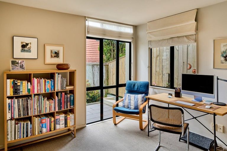 Photo of property in 12/22 Oriental Terrace, Oriental Bay, Wellington, 6011