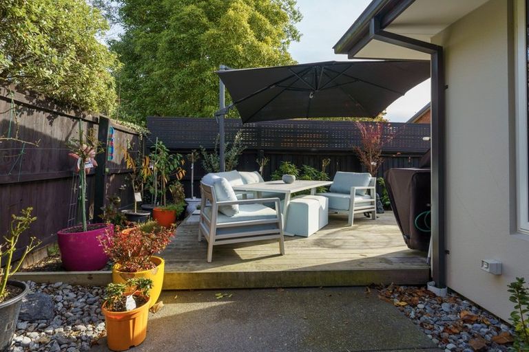 Photo of property in 2/23 Wakelin Place, Redwood, Christchurch, 8051