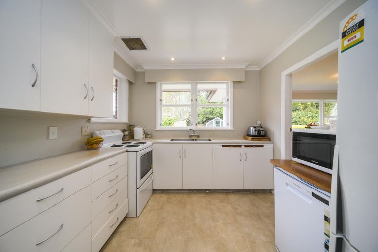 Photo of property in 6 Churchill Avenue, Hokowhitu, Palmerston North, 4410