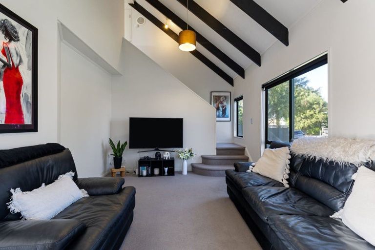 Photo of property in 16 Gladys Place, Kelvin Grove, Palmerston North, 4414