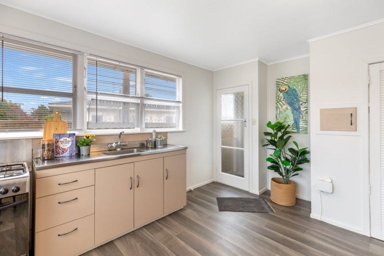 Photo of property in 27 Freyberg Street, Levin, 5510