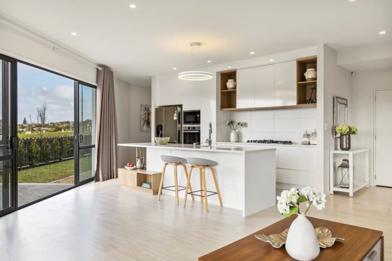 Photo of property in 2 Tihema Lane, Westgate, Auckland, 0614