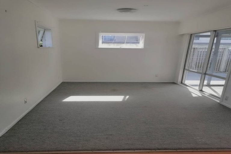 Photo of property in 1/30 Bruce Road, Glenfield, Auckland, 0629