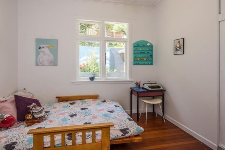 Photo of property in 175 Houghton Bay Road, Houghton Bay, Wellington, 6023