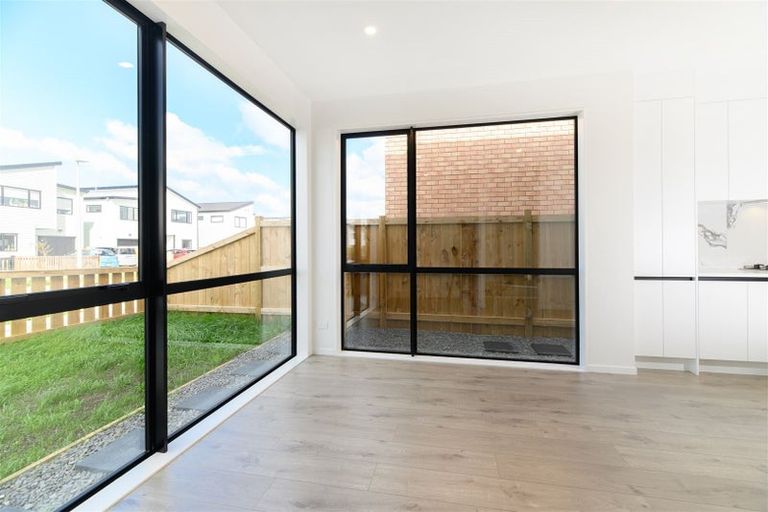 Photo of property in 17 Coast Garden Drive, Hobsonville, Auckland, 0616