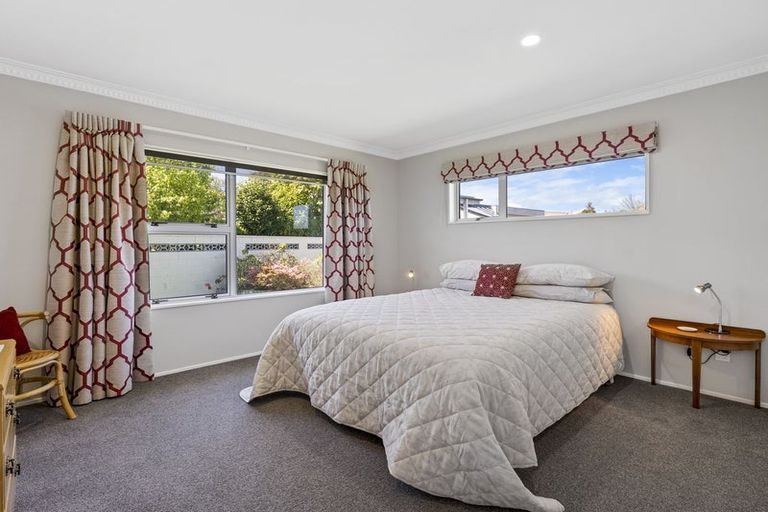 Photo of property in 2 Golders Place, Richmond Heights, Taupo, 3330