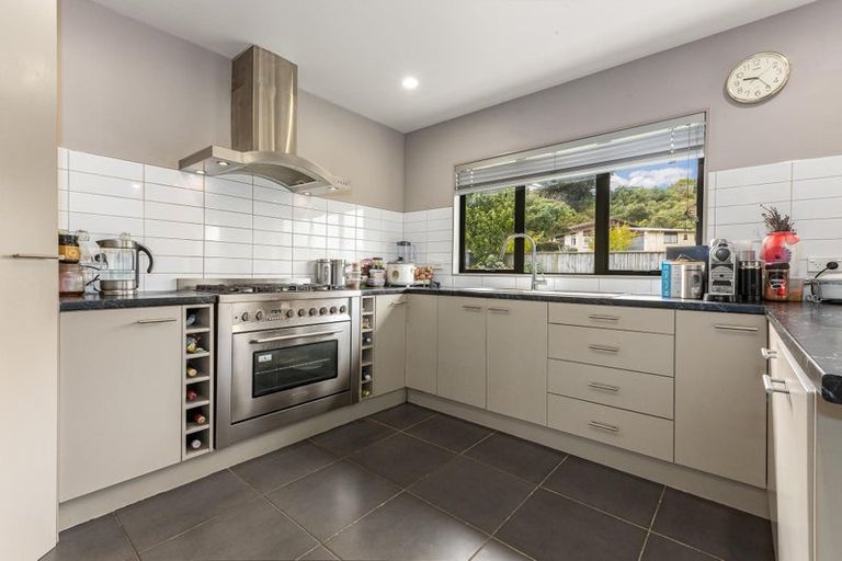 Photo of property in 10 Fiordland Place, Aotea, Porirua, 5024