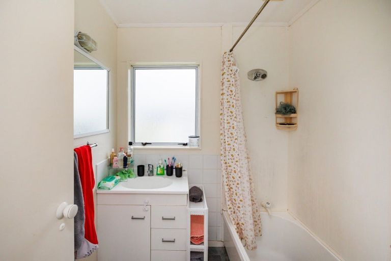 Photo of property in 31 Lydia Place, Kelvin Grove, Palmerston North, 4414