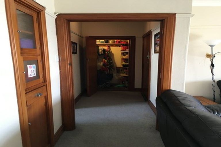 Photo of property in Owd Trafford Flats, 17 Brougham Street, Mount Victoria, Wellington, 6011