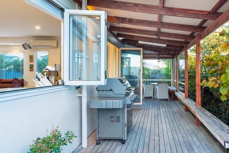 Photo of property in 1/12 Brook Street, Milford, Auckland, 0620