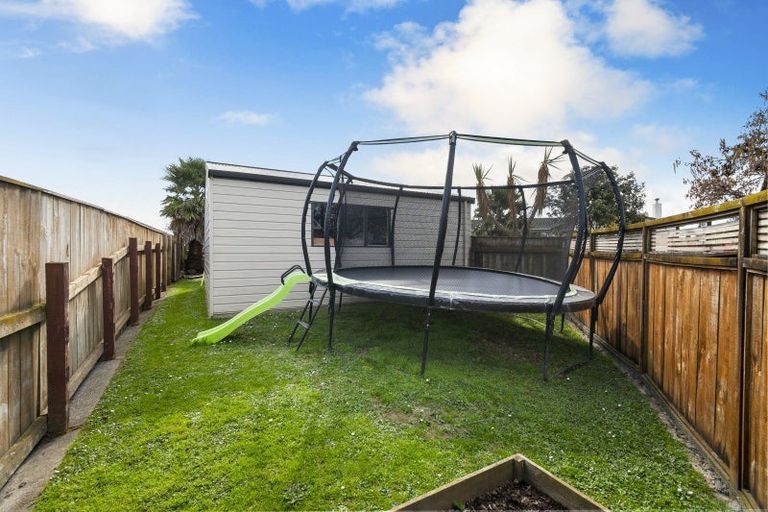 Photo of property in 21 Palliser Place, Milson, Palmerston North, 4414