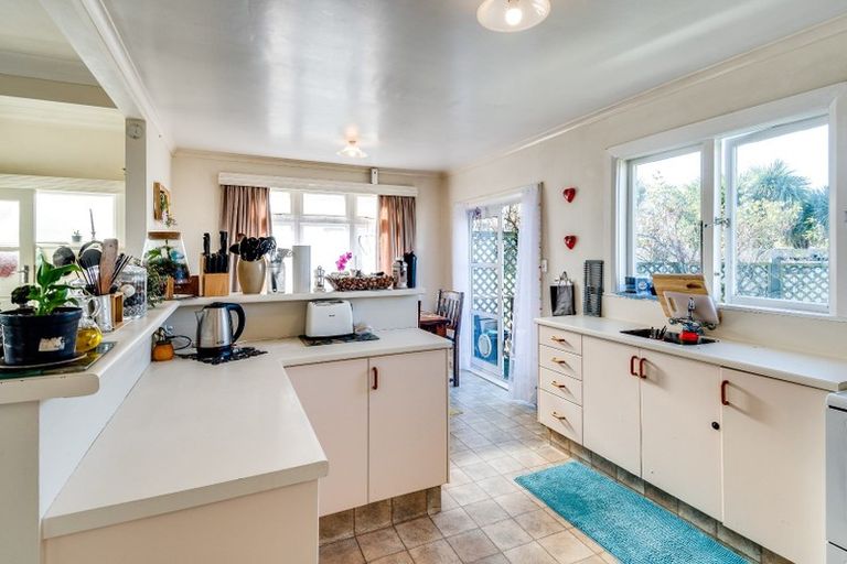 Photo of property in 22 Barton Avenue, Marewa, Napier, 4110