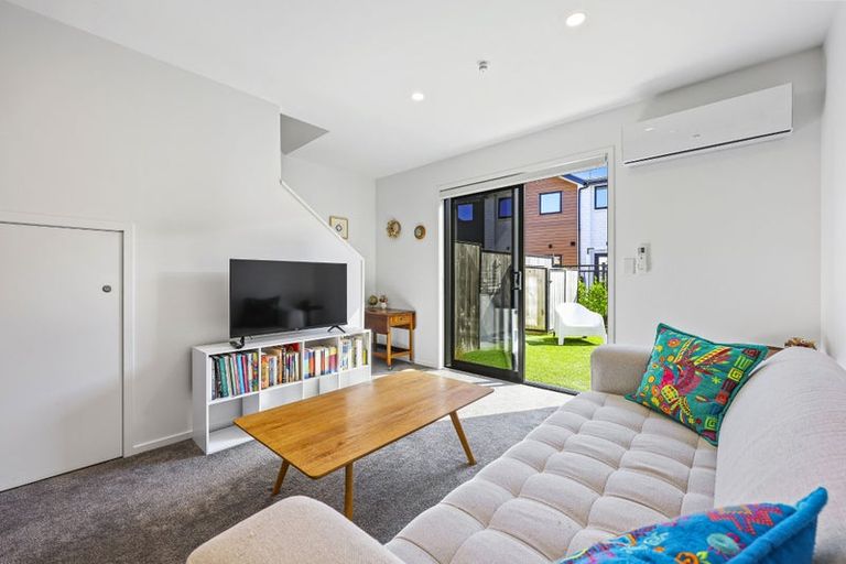 Photo of property in 4/170 Don Buck Road, Massey, Auckland, 0614