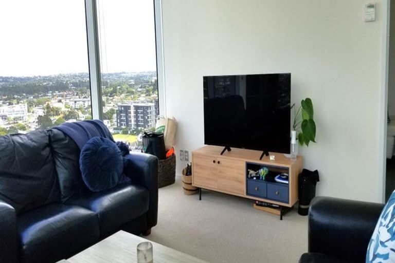 Photo of property in Sentinel Apartments, 1102/3 Northcroft Street, Takapuna, Auckland, 0622