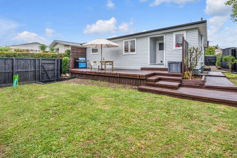 Photo of property in 9 O'halloran Road, Howick, Auckland, 2014