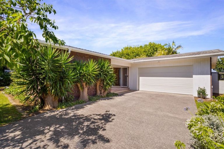 Photo of property in 63 Becroft Drive, Forrest Hill, Auckland, 0620