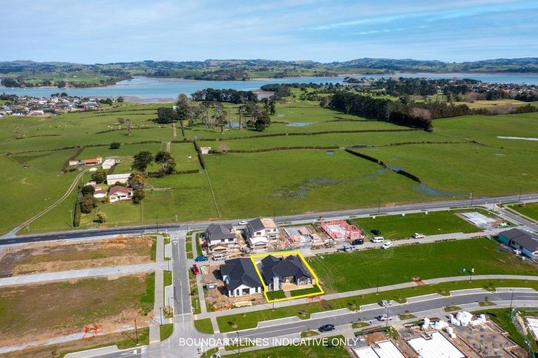 Photo of property in 27 Uatoto Road, Clarks Beach, 2122