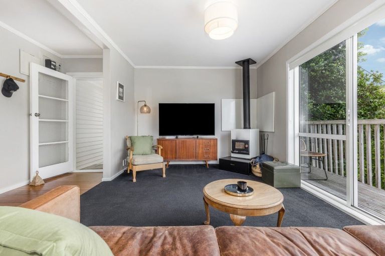 Photo of property in 31 Airlie Road, Plimmerton, Porirua, 5026