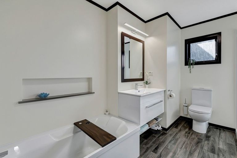 Photo of property in 4 Mizzen Place, Whitby, Porirua, 5024