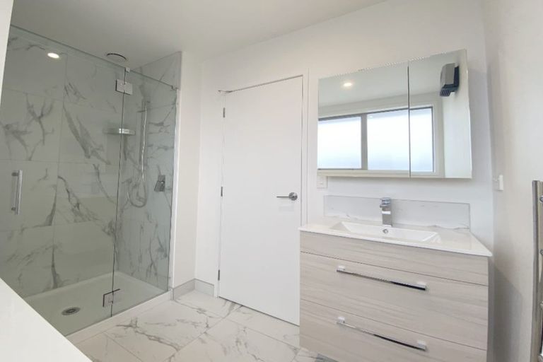 Photo of property in 2/7 Flanshaw Road, Te Atatu South, Auckland, 0610