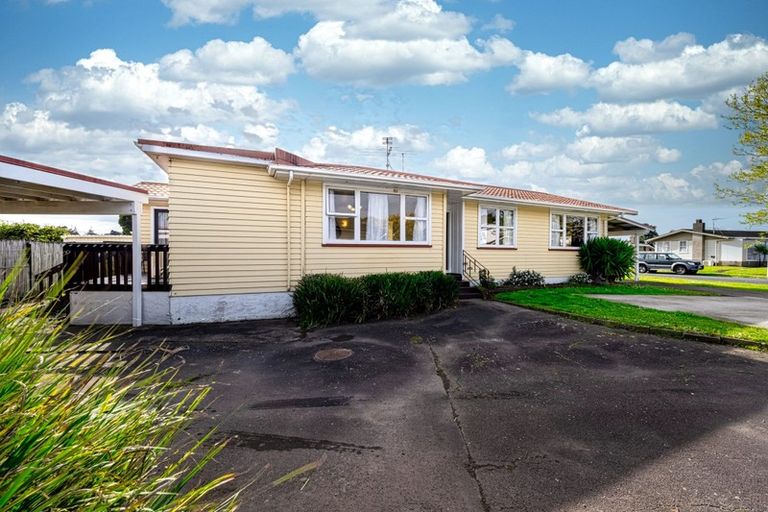 Photo of property in 90 Edgewater Drive, Pakuranga, Auckland, 2010