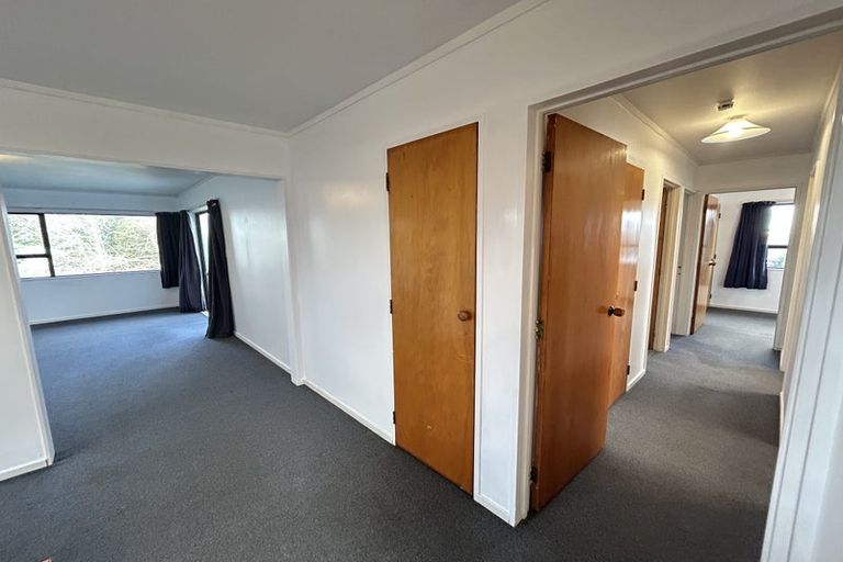 Photo of property in 1/2 Hueglow Rise, West Harbour, Auckland, 0618
