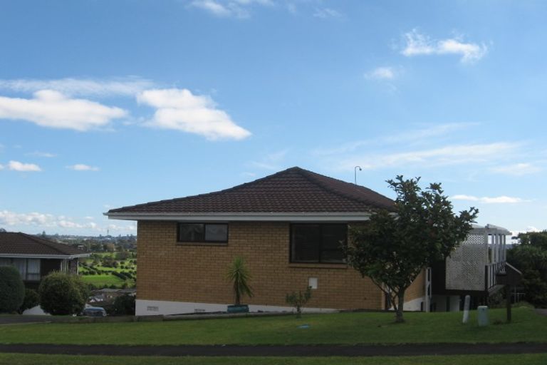 Photo of property in 19 Gwenand Place, Botany Downs, Auckland, 2010